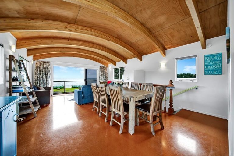 Photo of property in 26 Third Avenue, Urenui, 4377