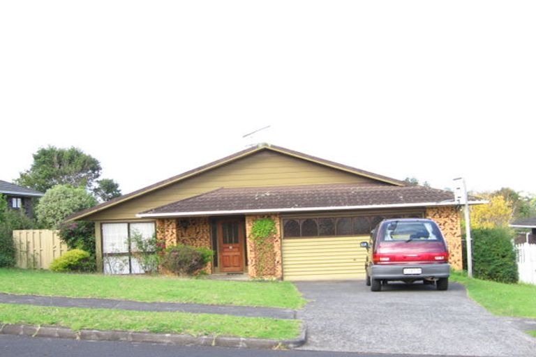 Photo of property in 9 Mark Edward Drive, Half Moon Bay, Auckland, 2012