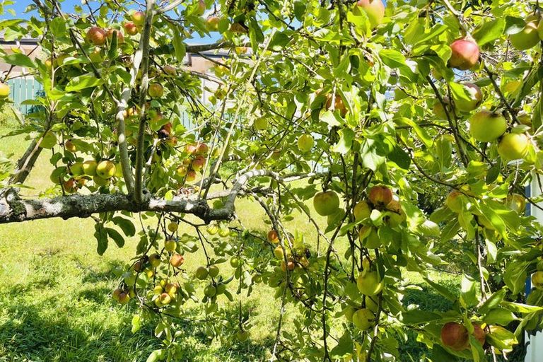 Photo of property in 89 Taylor Terrace, Tawa, Wellington, 5028