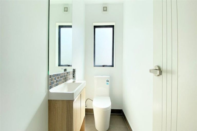 Photo of property in 28 Rakich Place, Henderson, Auckland, 0612