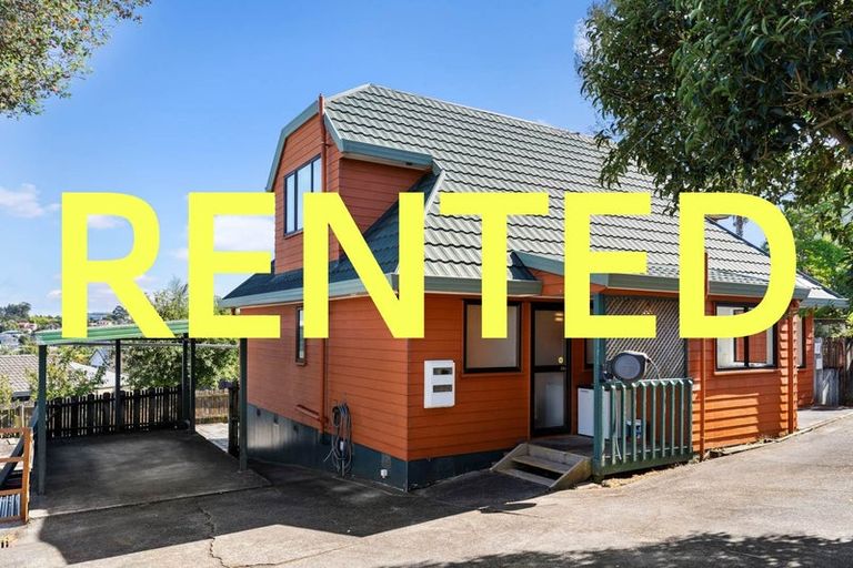 Photo of property in 2/7 Altair Place, Windsor Park, Auckland, 0632