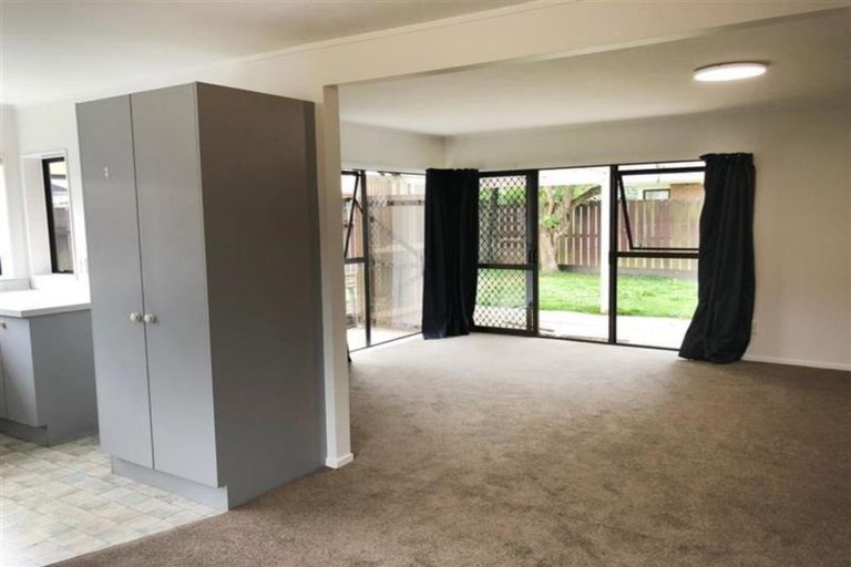 Photo of property in 2/16 Ross Martin Court, Conifer Grove, Takanini, 2112