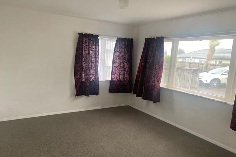 Photo of property in 68 Sutton Crescent, Papakura, 2110