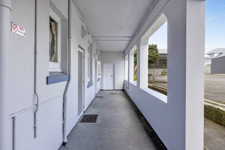 Photo of property in Devonport Apartments, 26/127 Saint Aubyn Street, New Plymouth, 4310