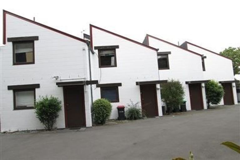 Photo of property in 2/33 Newbridge Place, Ilam, Christchurch, 8041