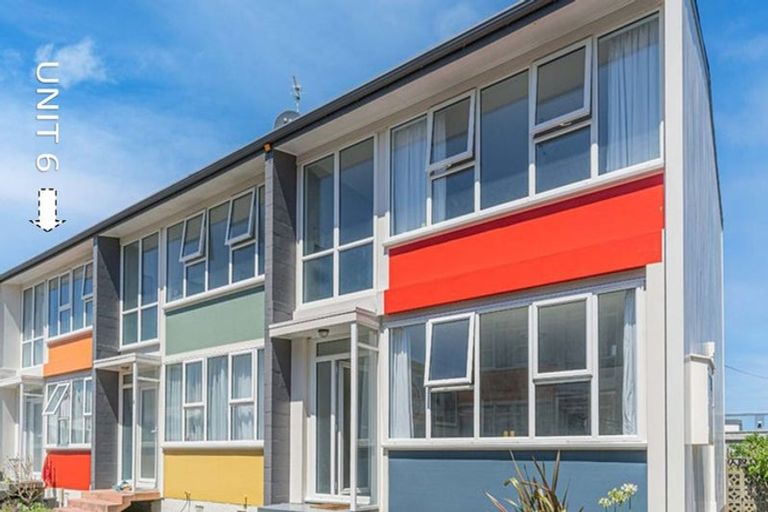 Photo of property in 6/55 Apu Crescent, Lyall Bay, Wellington, 6022