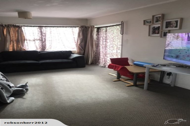 Photo of property in 17 Blanes Road, Weymouth, Auckland, 2103