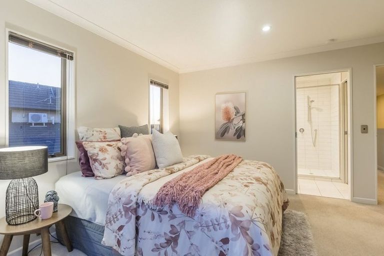 Photo of property in 19 Bluewater Place, Paraparaumu, 5032