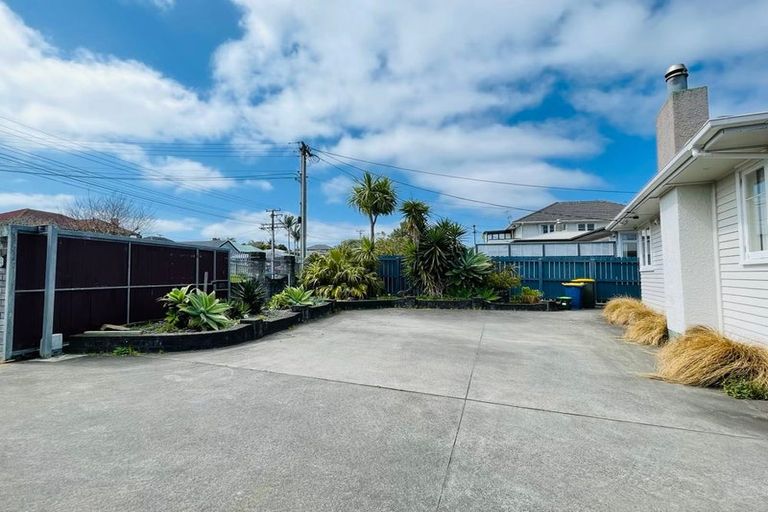 Photo of property in 44 Strid Road, Te Atatu South, Auckland, 0610