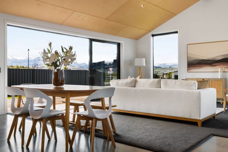 Photo of property in 3 Pepperwood Green, Albert Town, Wanaka, 9305