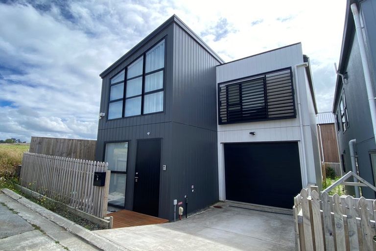 Photo of property in 7 Dinaric Lane, Westgate, Auckland, 0814