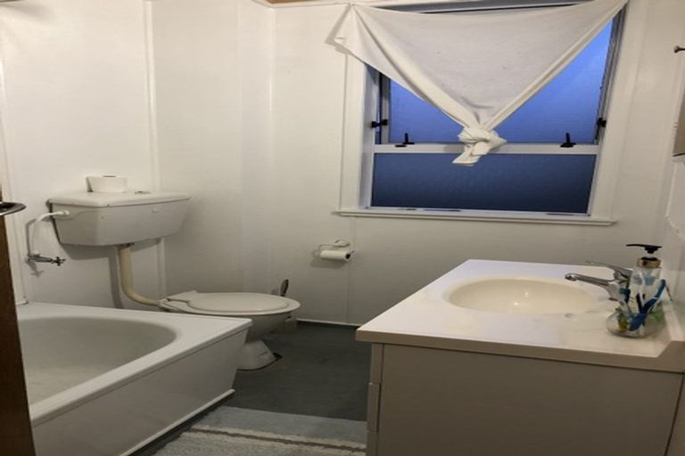 Photo of property in 12-14a Worcester Place, Cannons Creek, Porirua, 5024