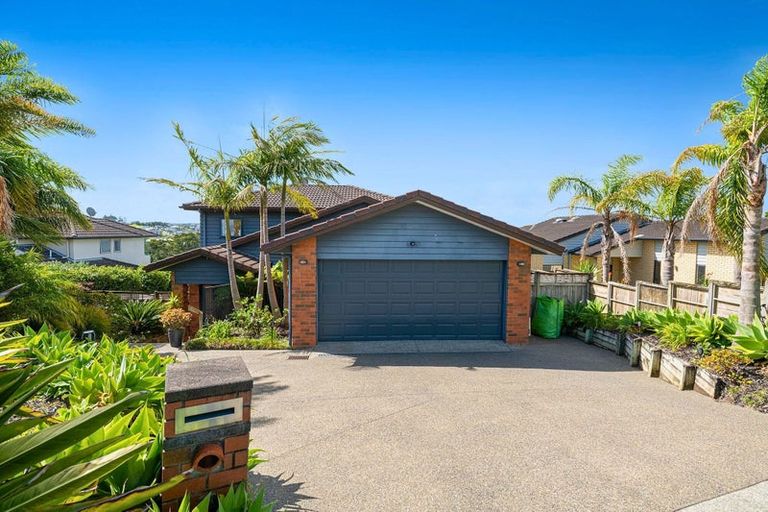 Photo of property in 13 Seagate Place, Red Beach, 0932