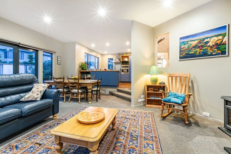 Photo of property in 11 Glengavel Grove, Papakowhai, Porirua, 5024