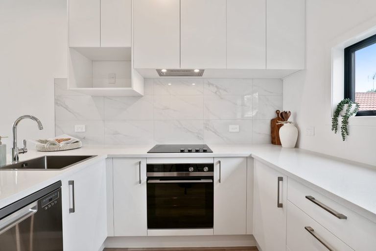 Photo of property in 3 Meg Lane, Glen Eden, 0602