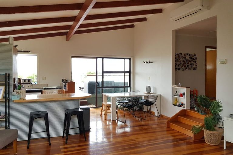 Photo of property in 251 Glengarry Road, Glen Eden, Auckland, 0602