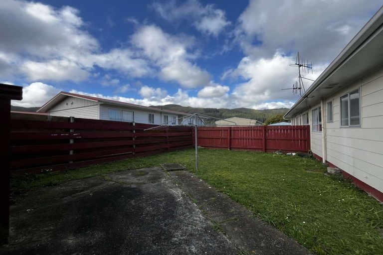 Photo of property in 293a Wellington Road, Wainuiomata, Lower Hutt, 5014