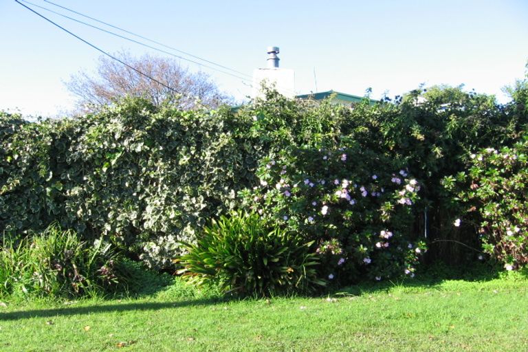 Photo of property in 25 Tiroroa Avenue, Te Atatu South, Auckland, 0610