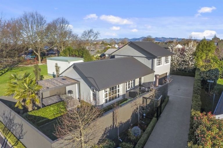 Photo of property in 26 Grahams Road, Ilam, Christchurch, 8041
