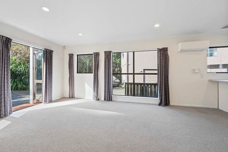 Photo of property in 1/58 James Evans Drive, Northcote, Auckland, 0627