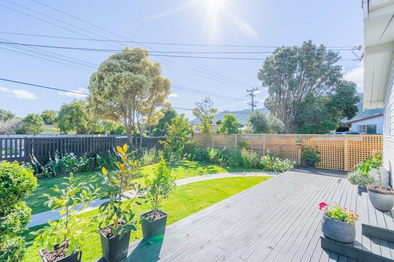 Photo of property in 62 Ngaio Road, Waikanae, 5036