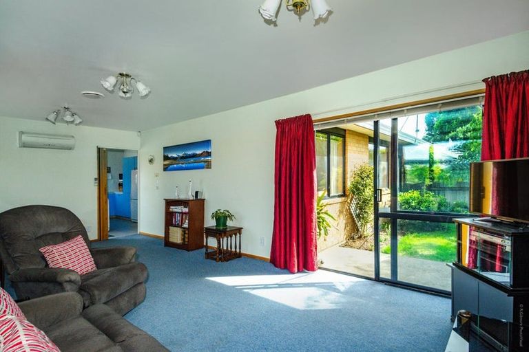 Photo of property in 2/25 Aberfoyle Place, Parklands, Christchurch, 8083