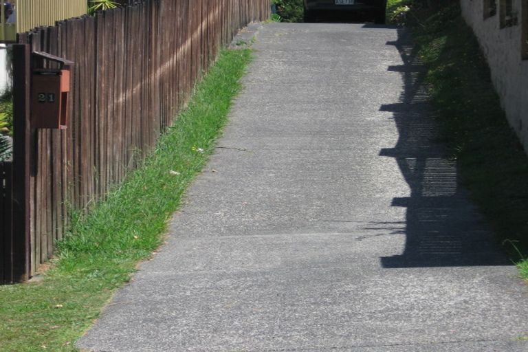 Photo of property in 21 Gladys Avenue, Glenfield, Auckland, 0629