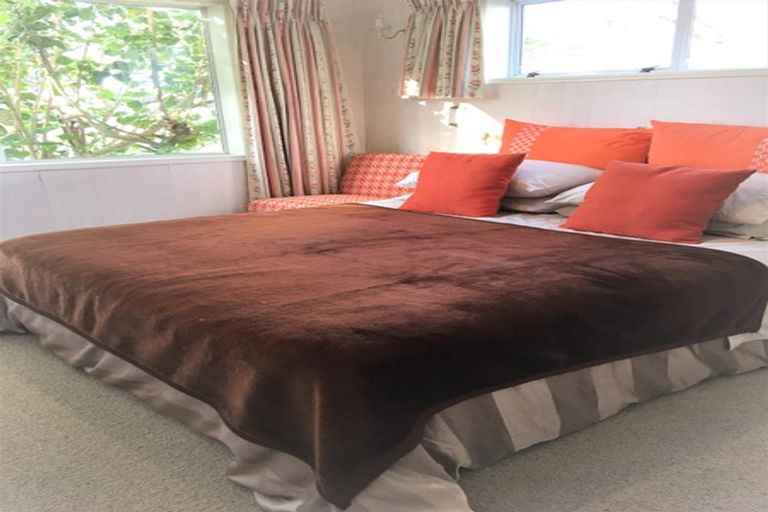 Photo of property in 2 Sylvan Park Avenue, Milford, Auckland, 0620