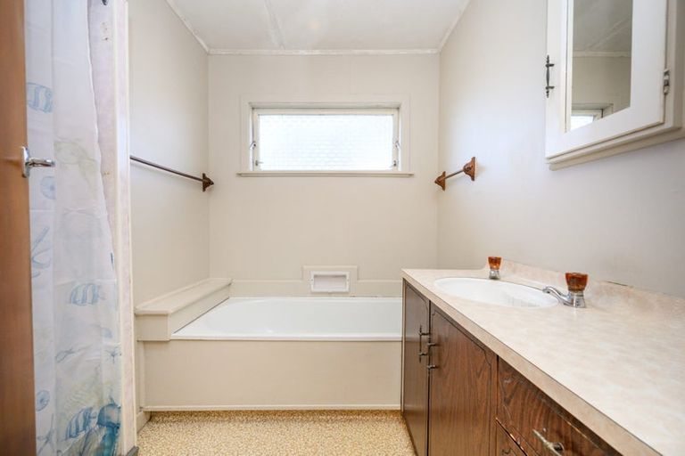 Photo of property in 33 Apollo Parade, Milson, Palmerston North, 4414