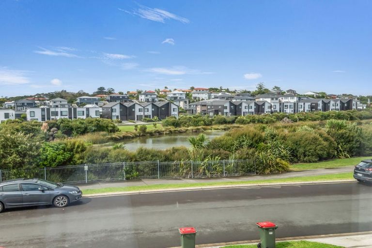 Photo of property in 18 Owen Chapman Drive, Red Beach, 0932