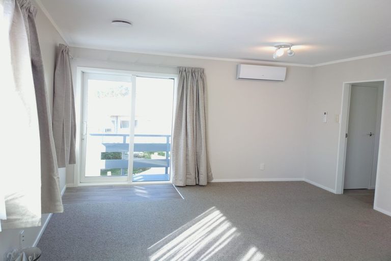 Photo of property in 1/43 Edgecombe Street, Newlands, Wellington, 6037