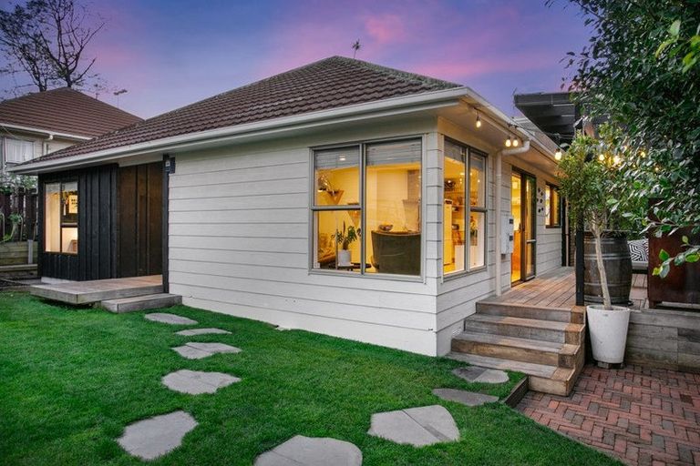 Photo of property in 5/19 Oates Road, Glen Eden, Auckland, 0602