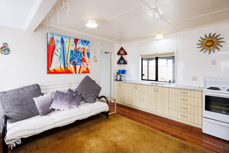 Photo of property in 31 Koputara Road, Himatangi Beach, Foxton, 4891