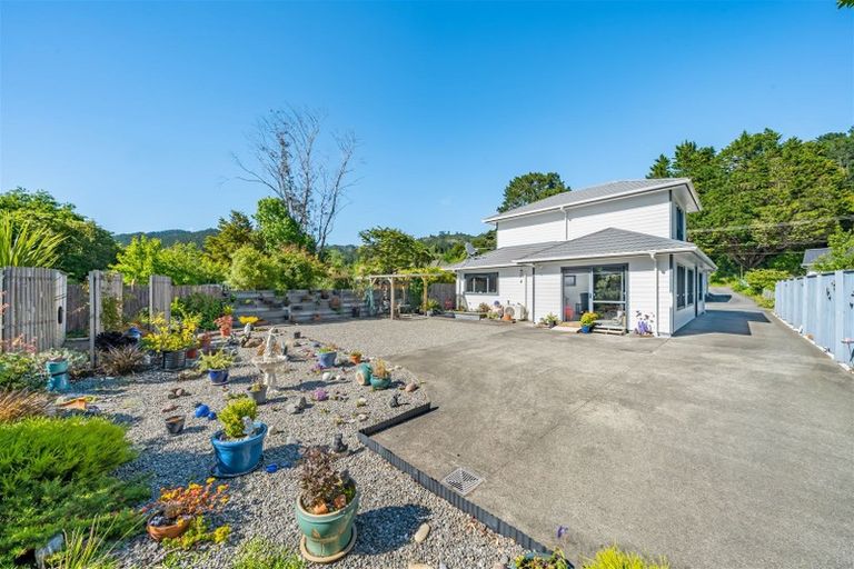 Photo of property in 25a Pinehaven Road, Pinehaven, Upper Hutt, 5019