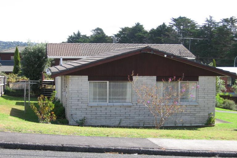 Photo of property in 1 Cleve Road, Green Bay, Auckland, 0604