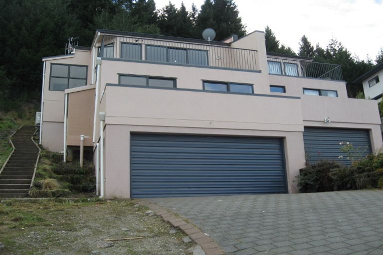 Photo of property in 6a Scott Place, Fernhill, Queenstown, 9300