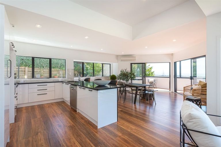 Photo of property in 139 Mount Pleasant Road, Mount Pleasant, Christchurch, 8081