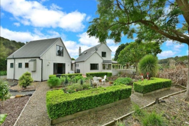 Photo of property in 420 Mangakura Road, Helensville, 0875