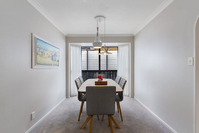 Photo of property in 2/9 Perendale Close, Somerville, Auckland, 2014