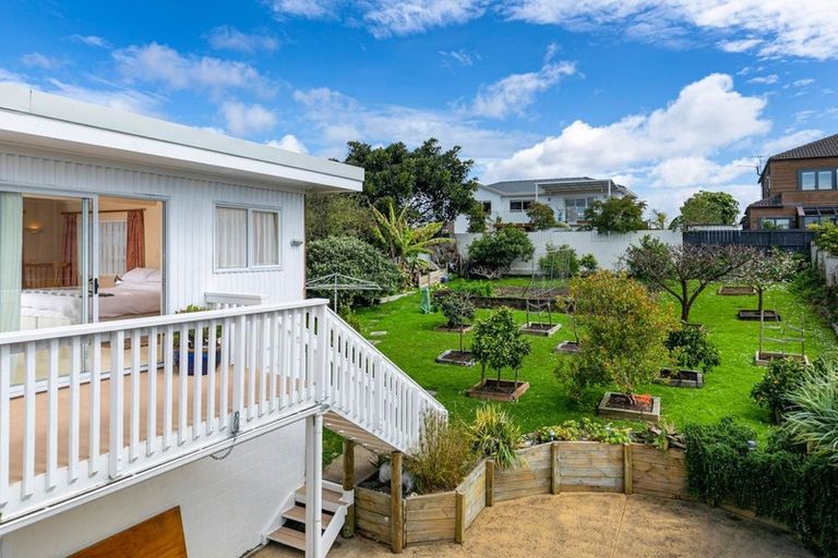 Photo of property in 13 Kiteroa Terrace, Rothesay Bay, Auckland, 0630