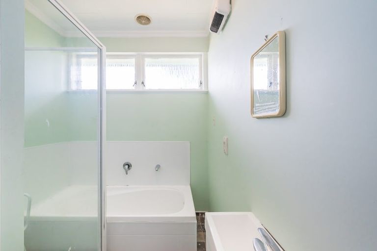 Photo of property in 1 Matipo Street, Waikanae, 5036