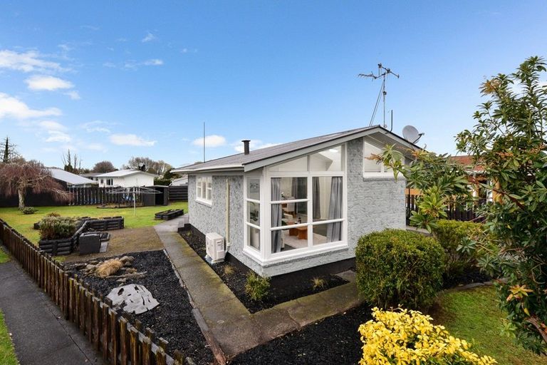 Photo of property in 10 Bremridge Place, Melville, Hamilton, 3206