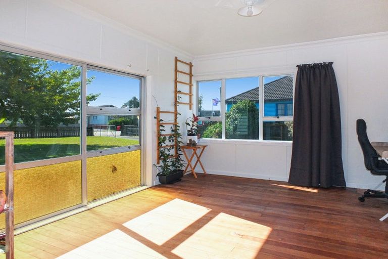 Photo of property in 19 Johnston Street, Foxton, 4814