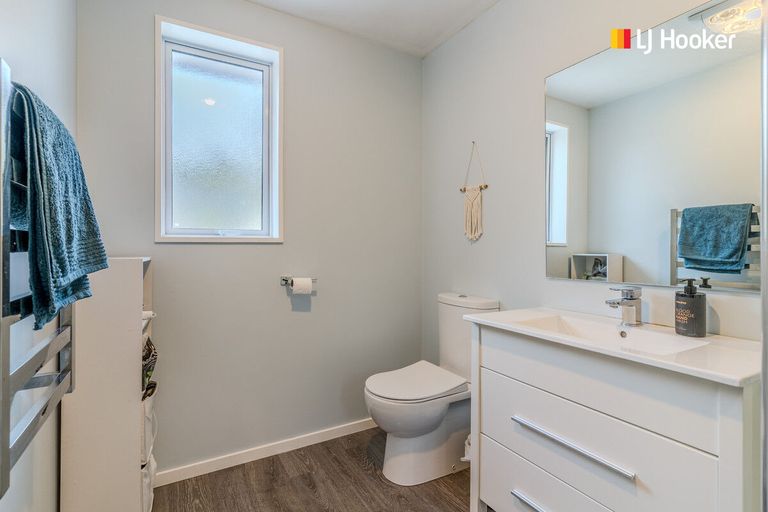 Photo of property in 25 Elwyn Crescent, Green Island, Dunedin, 9018