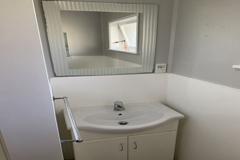 Photo of property in 18 Diana Drive, Glenfield, Auckland, 0627