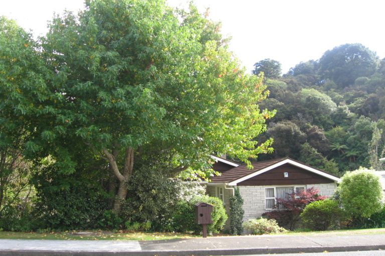 Photo of property in 1 Fendalton Crescent, Pinehaven, Upper Hutt, 5019
