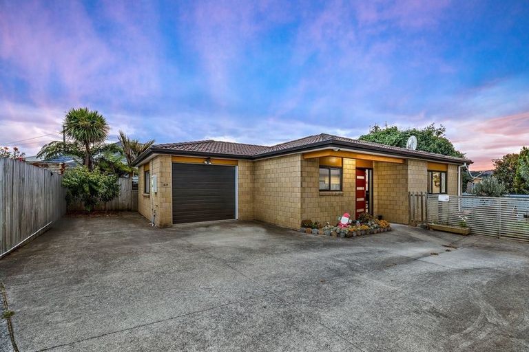 Photo of property in 18a Airdrie Road, Ranui, Auckland, 0612