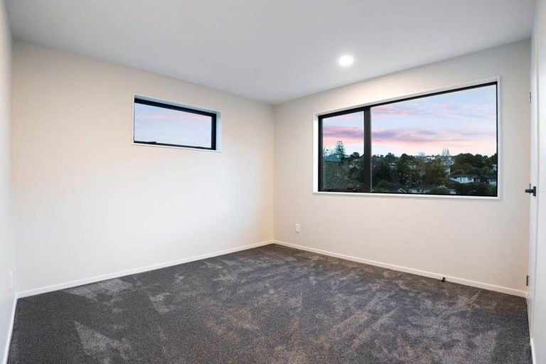 Photo of property in 5c Topliss Drive, Northcross, Auckland, 0632