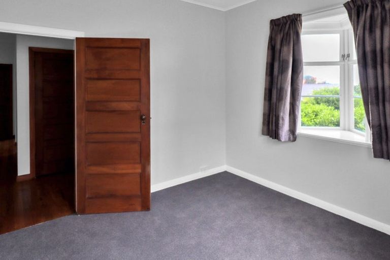 Photo of property in 31 Happy Valley Road, Owhiro Bay, Wellington, 6023