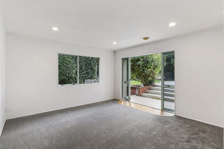 Photo of property in 1 Halldene Terrace, Red Beach, 0932